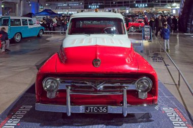 Pasila, Helsinki, Finlandiya, 4 Nisan. 2025: Ford F-100 Union Shop Truck (1953) Orijinal American Car Show ACS25 Helsinki Messukeskus Fuar ve Kongre Merkezi 'nde.