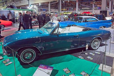 Pasila, Helsinki, Finlandiya, 4 Nisan. 2025: Chevrolet Corvair Monza (1965) Orijinal Amerikan Araba Fuarı ACS25 Helsinki Messukeskus Fuar ve Kongre Merkezi 'nde sergilenmektedir..
