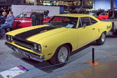 Pasila, Helsinki, Finlandiya, 4 Nisan. 2025: Plymouth Road Runner (1970) Orijinal Amerikan Araba Fuarı ACS25 Helsinki Messukeskus Fuar ve Kongre Merkezi 'nde sergilenmektedir..