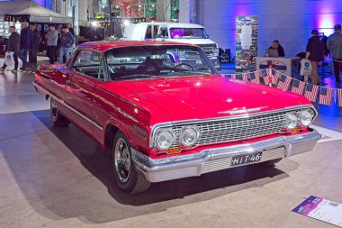 Pasila, Helsinki, Finlandiya, 4 Nisan. 2025: Chevrolet Impala SS (1963) Orijinal Amerikan Araba Fuarı ACS25 Helsinki Messukeskus Fuar ve Kongre Merkezi 'nde.