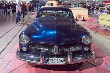 Pasila, Helsinki, Finlandiya, 4 Nisan. 2025: Mercury Monarch (1949) Orijinal Amerikan Araba Fuarı ACS25 Helsinki Messukeskus Fuar ve Kongre Merkezi 'nde sergilenmektedir..