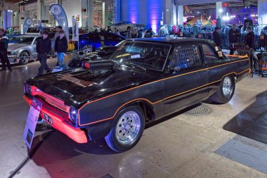 Pasila, Helsinki, Finlandiya, 4 Nisan. 2025: Plymouth Dart (1973) Orijinal Amerikan Araba Fuarı ACS25 Helsinki Messukeskus Fuar ve Kongre Merkezi 'nde sergilenmektedir..