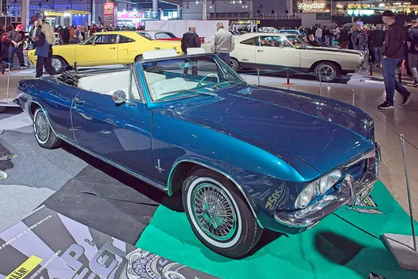 Pasila, Helsinki, Finlandiya, 4 Nisan. 2025: Chevrolet Corvair Monza (1965) Orijinal Amerikan Araba Fuarı ACS25 Helsinki Messukeskus Fuar ve Kongre Merkezi 'nde sergilenmektedir..