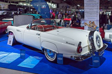 Pasila, Helsinki, Finlandiya, 4 Nisan. 2025: Ford Thunderbird (1956) Orijinal Amerikan Araba Fuarı ACS25 Helsinki Messukeskus Fuar ve Kongre Merkezi 'nde.