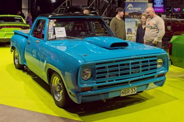 Pasila, Helsinki, Finlandiya, 4 Nisan. 2025: Dodge RAM D100 Stepside Pick Up (1972) Orijinal Amerikan Araba Fuarı ACS25 Helsinki Messukeskus Fuarı ve Kongre Merkezi.