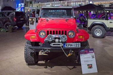 Pasila, Helsinki, Finlandiya, 4 Nisan. 2025: Jeep Wrangler Spor (1997) Orijinal Amerikan Araba Fuarı ACS25 Helsinki Messukeskus Fuar ve Kongre Merkezi 'nde sergileniyor.