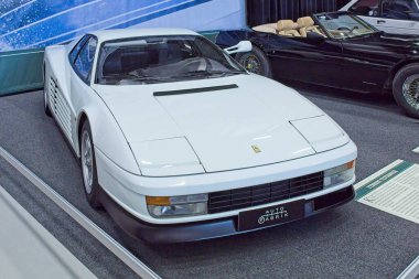 Lahti, Finlandiya, 3 Mayıs. 2025: Ferrari Testarossa (1986) Lahti Fuar ve Fuar Merkezi Klasik Motor Fuarında.