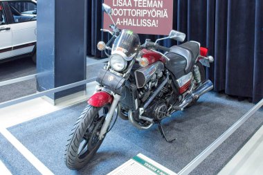 Lahti, Finlandiya, 3 Mayıs. 2025: Yamaha V-Max (1986), Lahti Sergi ve Kongre Merkezi Klasik Motor Fuarında motosiklet.