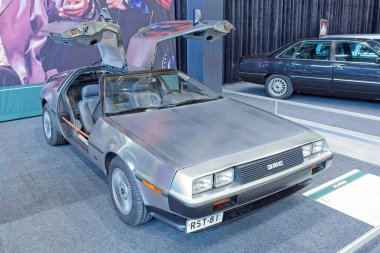 Lahti, Finlandiya, 3 Mayıs. 2025: DeLorean DMC-12 Coupe (1981) Lahti Sergi ve Kongre Merkezi 'ndeki Klasik Motor Fuarında.