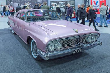Lahti, Finlandiya, 3 Mayıs. 2025: Dodge Dart Seneca (1961) Lahti Sergi ve Kongre Merkezindeki Klasik Motor Fuarında.