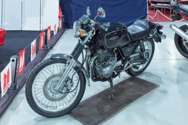 Lahti, Finlandiya, 3 Mayıs. 2025: Honda GB500TT (1990), Lahti Sergi ve Kongre Merkezi Klasik Motor Fuarında motosiklet.