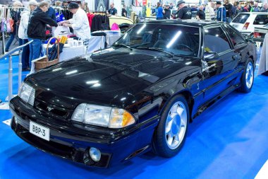 Lahti, Finlandiya, 3 Mayıs. 2025: Ford Mustang Cobra SVT (1993) Lahti Sergi ve Kongre Merkezi 'ndeki Klasik Motor Fuarı' nda.