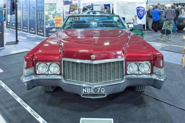 Lahti, Finlandiya, 3 Mayıs. 2025: Cadillac DeVille Cabriolet (1979) Lahti Sergi ve Kongre Merkezi 'ndeki Klasik Motor Fuarı' nda.