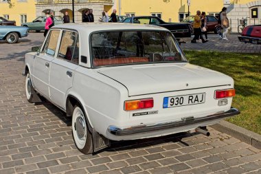 Kuressaare, Saaremaa, Estonya, 31 Mayıs. 2025: Vaz 21011 (1978), Kuressaare Merkez Meydanı 'ndaki Hobi Araçlar, Viimane Kik.