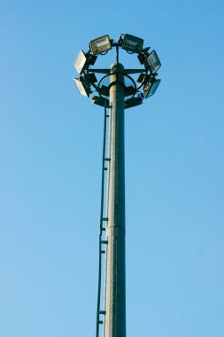 Çok Lambalı Dairesel Lamba Kutbu