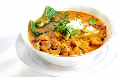 Baharatlı sebzeli ve sebzeli kızartma.