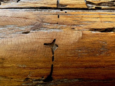 Doğal olarak çatlamış ahşap doku