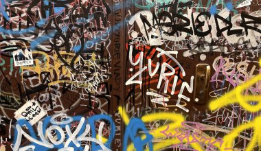 Duvarda grafiti var, Modena, İtalya. Soyut arkaplan.