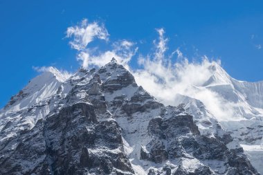 Bu güzel manzara dağı Nepal 'deki Kanchenjunga yürüyüşü sırasında yakalanır..
