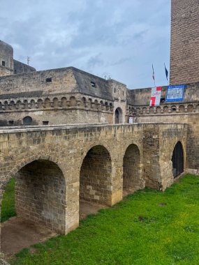 Bari, İtalya, İlkbahar, Kale, Castello Svevo di Bari, Castello Normanno-Svevo, Bari, Apulia 'daki Norman-Swabian Kalesi