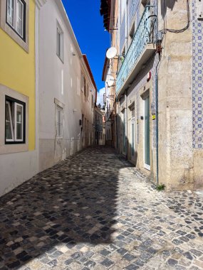 Lizbon, Portekiz, yaz, steetler, renkli binalar, Alfama bölgesi, bölge, tarihi binalar, Avrupa mimarisi ve kültürü, azul fayansları