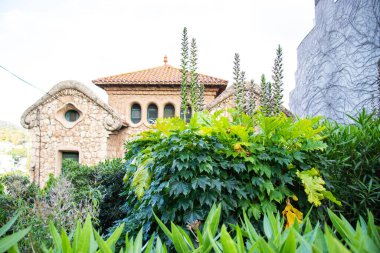 El Papiol, İspanya 'da güzel bir gün batımı manzarası, sokaklar, doğa ve binalar