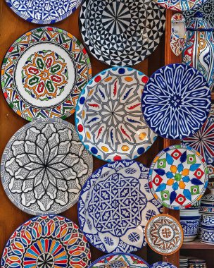 Granada 'da seramik tabaklarda desenler ve plakalar