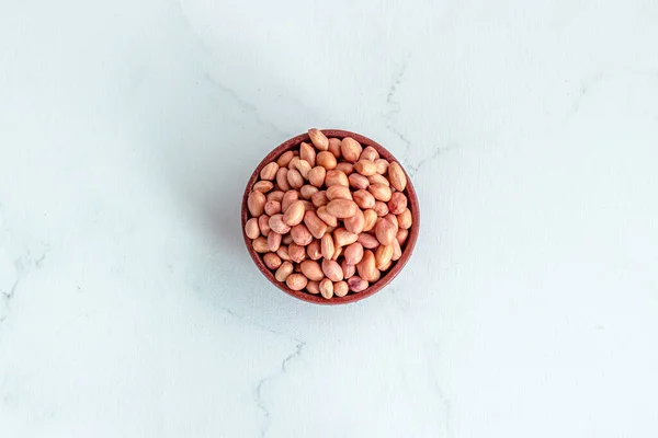 Beyaz Arkaplanda Fıstık Kasesi Çiğ ve Sağlıklı Yemek Fotoğrafı