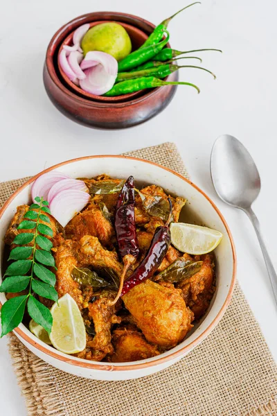 Pollo Frito Estilo Picante Del Sur India Con Hojas Curry — Foto de Stock