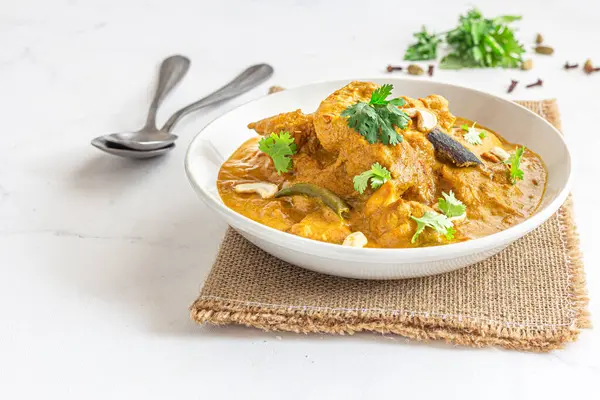 Hint usulü körili, fındık ezmeli, fındıklı, yakın çekim fotoğraf.