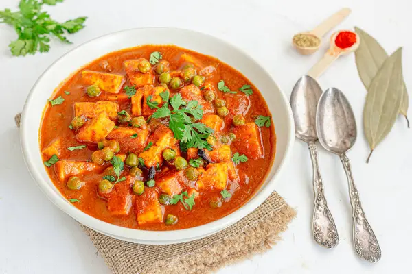 Yeşil Bezelye ve Paneer 'den yapılmış bir Hint yemeği. 