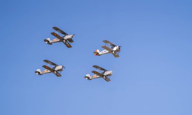 Uçan küçük uçaklar grubu.