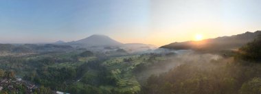 Bali yanardağında gün batımı 