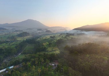 Bali yanardağında gün batımı 