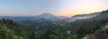 Bali yanardağında gün batımı 