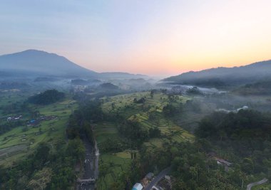 Bali yanardağında gün batımı 