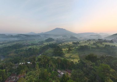 Bali yanardağında gün batımı 