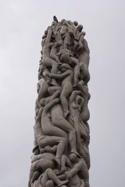 Dünyanın en ünlü simgesinin bulunduğu şehrin anıtı.