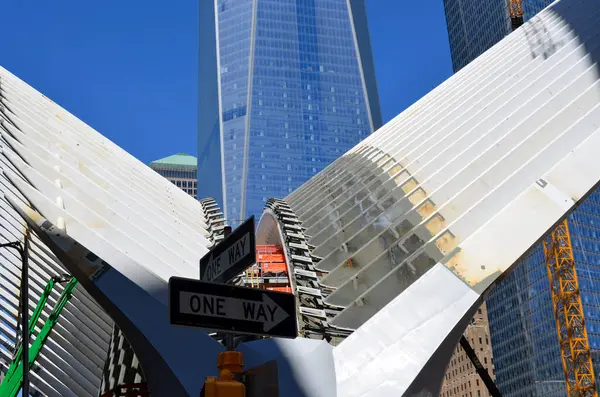 New York - Eylül 18, 22, 17: 00: Manhattan New York, New York 'taki Manhattan silueti. Gökdelenler açıldı.