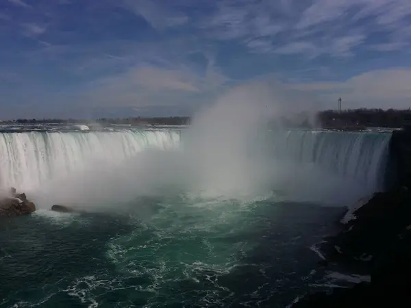 Meşhur Niagara şelalesinin güzel manzarası, Kanada