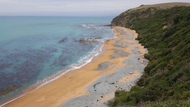 Deniz kıyısının güzel manzarası