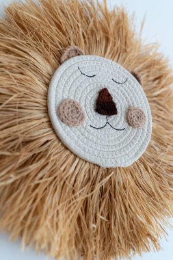 Şirin, yumuşak bir oyuncak ayı resmi.