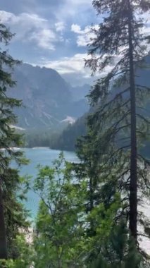 Güzel Göl Manzaralı