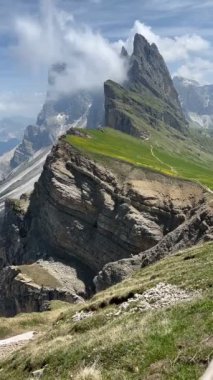 Dağların güzel manzarası