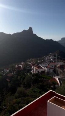 Dağların ve tepelerin manzarası