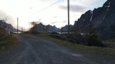 Gün batımı ve dağ manzarası