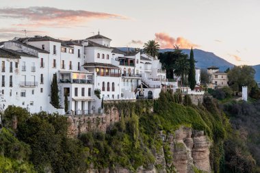 Dağdaki Ronda şehri.