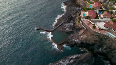 Deniz ve sahilin havadan görünüşü