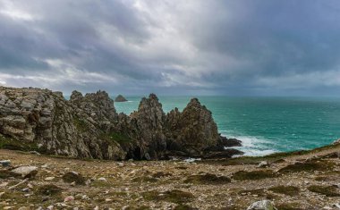 Brittany 'deki yarımada kıyılarının manzarası