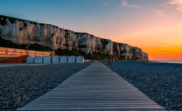 Sahilde gün batımı